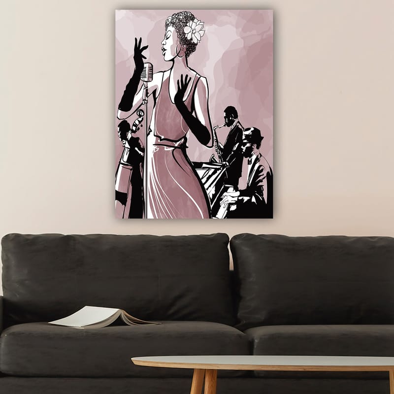 Lerretsbilde 70x100 cm - Elegant sanger i fokus, omgitt av musikere som skaper en jazzaktig atmosfære - Mørk rosa / Svart / Hvit - Interiør - Maleri & posters - Lerretsbilder
