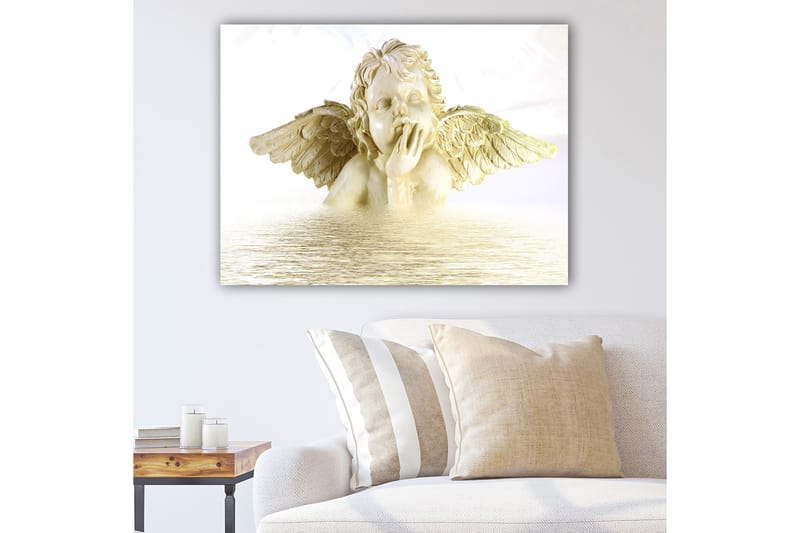 Lerretsbilde 70x100 cm - Engel med utstrakte vinger som ser drømmende ut, delvis nedsenket i vann, Lys beige / Hvit