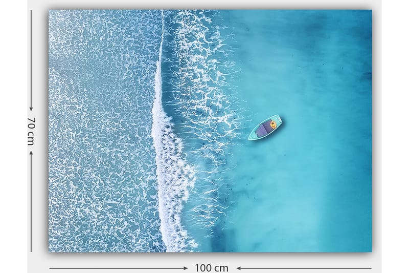 Lerretsbilde 70x100 cm - Ensom båt på et klart, turkis hav med hvite bølger som ruller inn mot kysten - Turkis / Hvit - Interiør - Maleri & posters - Lerretsbilder
