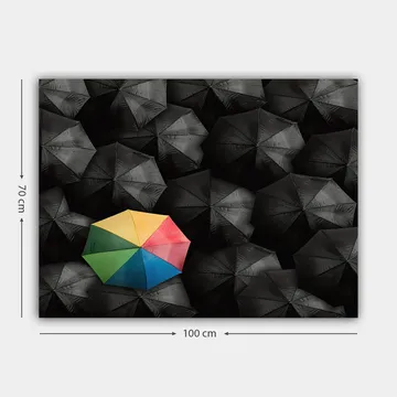 Lerretsbilde 70x100 cm - Ensom fargerik paraply blant en mengde svarte paraplyer - Svart / Gul / Rød - Interiør - Maleri & posters - Lerretsbilder
