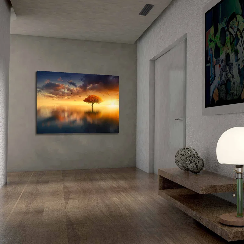 Lerretsbilde 70x100 cm - Et ensomt tre med en strålende oransje krone i et drømmeaktig landskap med solnedgang - Oransje / Blå / Gull - Interiør - Maleri & posters - Lerretsbilder