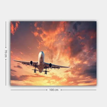 Lerretsbilde 70x100 cm - Et fly som lander mot en dramatisk solnedgang med fargerike skyer - Oransje / Lilla / Blå - Interiør - Maleri & posters - Lerretsbilder