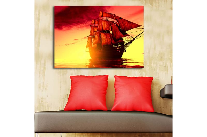Lerretsbilde 70x100 cm - Et majestetisk seilskip med røde seil som navigerer gjennom en gyllen solnedgang - Rød / Oransje / Gul - Interiør - Maleri & posters - Lerretsbilder