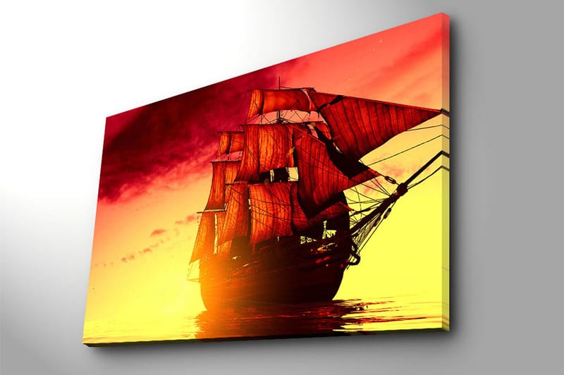Lerretsbilde 70x100 cm - Et majestetisk seilskip med røde seil som navigerer gjennom en gyllen solnedgang - Rød / Oransje / Gul - Interiør - Maleri & posters - Lerretsbilder