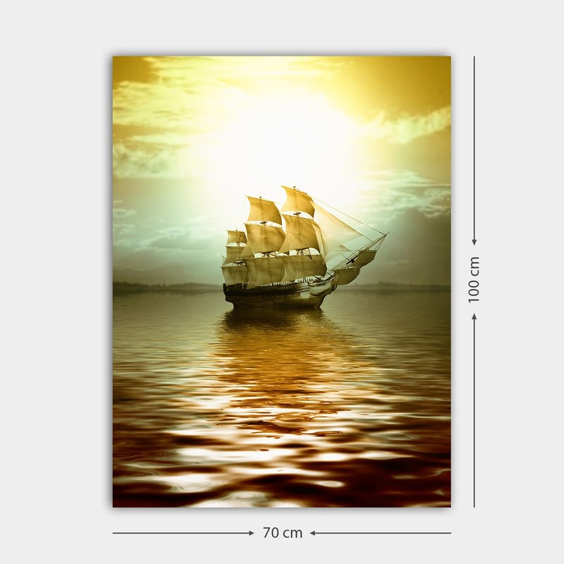 Lerretsbilde 70x100 cm - Et majestetisk seilskip som glir over en speillignende overflate i et gyllent lys - Gull / Brun / Beige - Interiør - Maleri & posters - Lerretsbilder