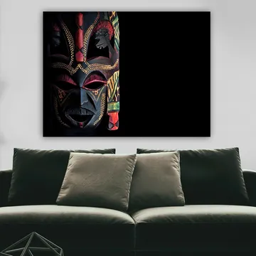 Lerretsbilde 70x100 cm - Fargerik afrikansk maske med detaljerte mønstre og uttrykksfulle trekk - Svart / Rød / Grønn - Interiør - Maleri & posters - Lerretsbilder