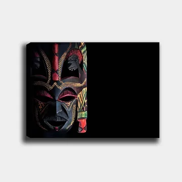 Lerretsbilde 70x100 cm - Fargerik afrikansk maske med detaljerte mønstre og uttrykksfulle trekk - Svart / Rød / Grønn - Interiør - Maleri & posters - Lerretsbilder