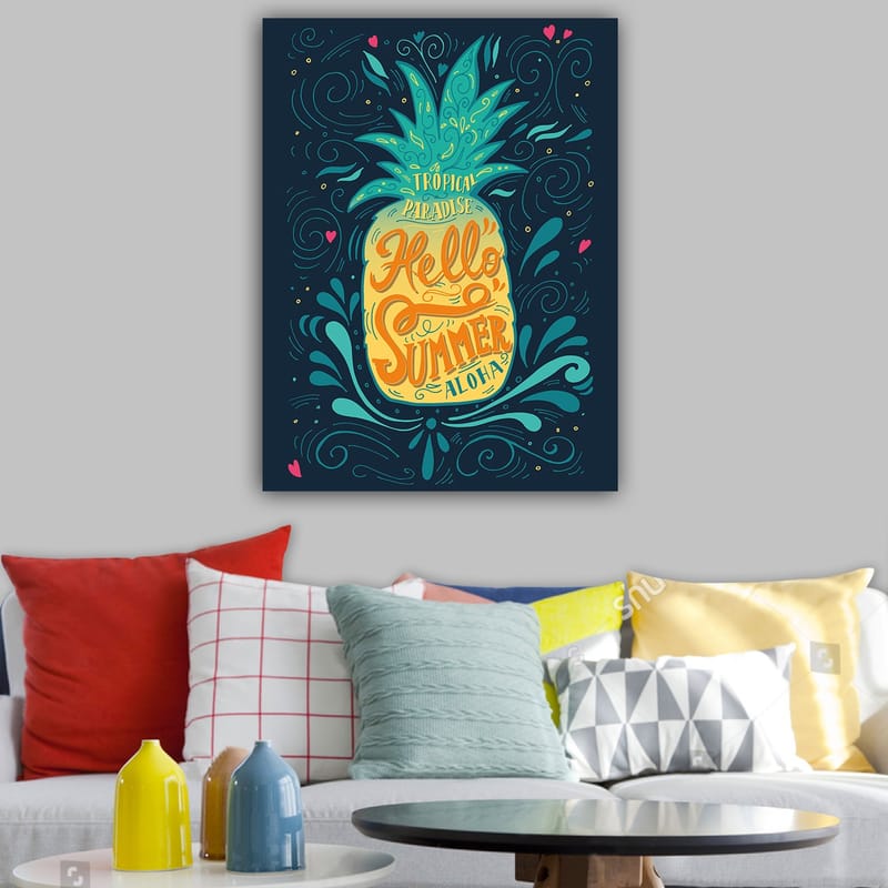 Lerretsbilde 70x100 cm - Fargerik ananas med teksten Hello Summer som fremhever en tropisk følelse - Grønn / Gul / Blå - Interiør - Maleri & posters - Lerretsbilder