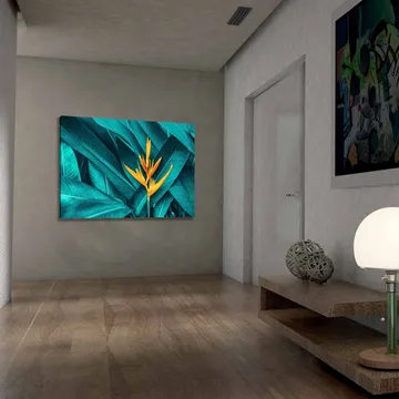 Lerretsbilde 70x100 cm - Fargerik blomst omgitt av store, grønne blader - Turkis / Gul - Interiør - Maleri & posters - Lerretsbilder