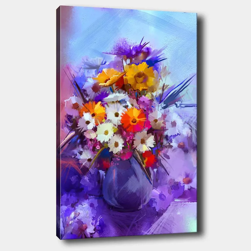 Lerretsbilde 70x100 cm - Fargerik blomsterbukett i vase, Lilla / Oransje / Hvit