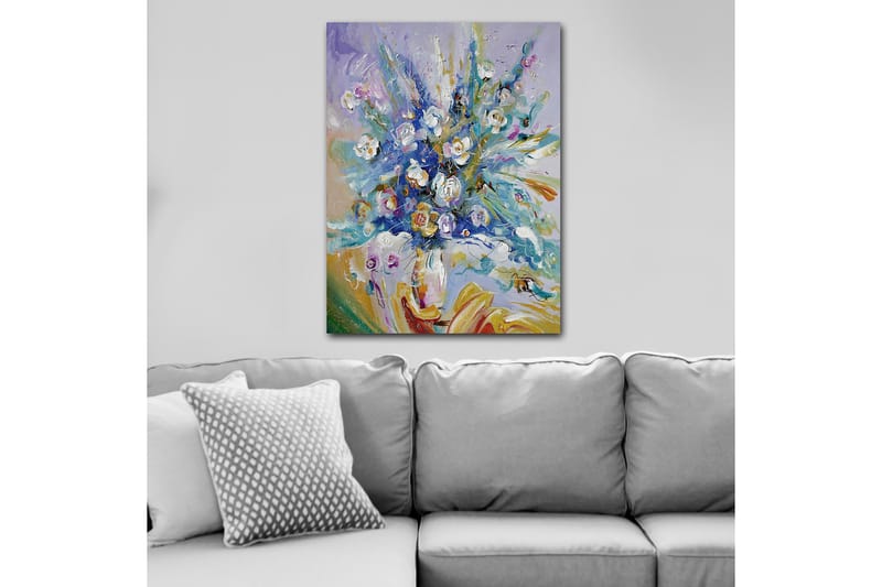 Lerretsbilde 70x100 cm - Fargerik blomsterbukett med en dynamisk komposisjon, Blå / Grønn / Hvit