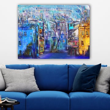 Lerretsbilde 70x100 cm - Fargerik bybilde med hus i forskjellige nyanser og trær under en regnfull himmel - Blå / Gul / Lilla - Interiør - Maleri & posters - Lerretsbilder