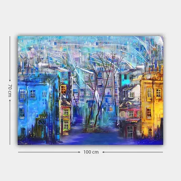 Lerretsbilde 70x100 cm - Fargerik bybilde med hus i forskjellige nyanser og trær under en regnfull himmel - Blå / Gul / Lilla - Interiør - Maleri & posters - Lerretsbilder