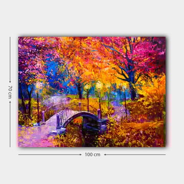 Lerretsbilde 70x100 cm - Fargerik høstscene med en bro som spenner over en stille vannflate, omgitt av trær i varme høstfarger - Oransje / Lilla / Gul - Interiør - Maleri & posters - Lerretsbilder