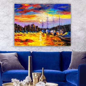 Lerretsbilde 70x100 cm - Fargerik havnescene med seilbåter speilet i vannet under en solnedgang - Gull / Blå / Oransje - Interiør - Maleri & posters - Lerretsbilder