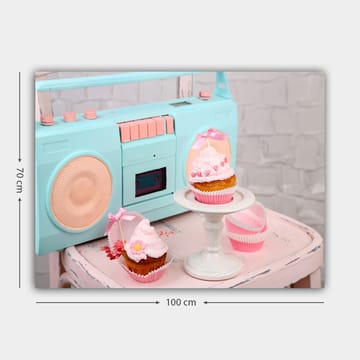 Lerretsbilde 70x100 cm - Fargerik og leken komposisjon med cupcakes og en retro kassettspiller - Turkis / Rosa / Beige - Interiør - Maleri & posters - Lerretsbilder
