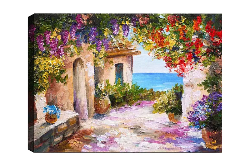 Lerretsbilde 70x100 cm - Fargerik og livlig smug med blomster og havutsikt, Lilla / Grønn / Rød