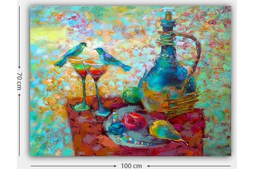 Lerretsbilde 70x100 cm - Fargerik stillhet med en karaffel, to glass og frukt på et bord, omgitt av fugler - Turkis / Rød / Gul - Interiør - Maleri & posters - Lerretsbilder