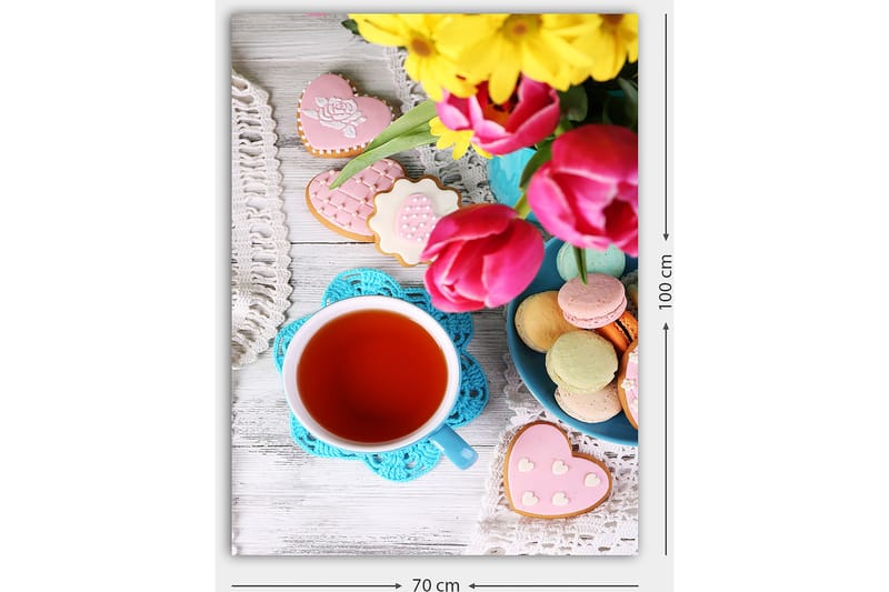 Lerretsbilde 70x100 cm - Fargerik stillhet med en kopp te, blomster og dekorerte kaker - Rød / Rosa / Grønn - Interiør - Maleri & posters - Lerretsbilder