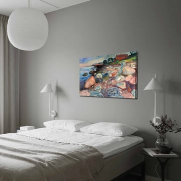 Lerretsbilde 70x100 cm - Fargerik strandscene med steiner og en rød hytte i bakgrunnen - Blå / Rosa / Grønn - Interiør - Maleri & posters - Lerretsbilder