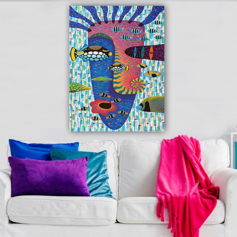 Lerretsbilde 70x100 cm - Fargerik undervannsscene med forskjellige fisker og et ansiktsmotiv i bakgrunnen - Blå / Rosa / Gul - Interiør - Maleri & posters - Lerretsbilder