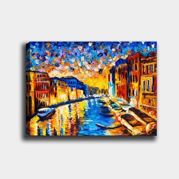 Lerretsbilde 70x100 cm - Fargerik utsikt over en kanal med bygninger og båter under en solnedgang i en by - Blå / Oransje / Gul - Interiør - Maleri & posters - Lerretsbilder