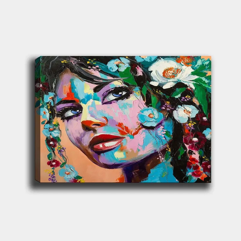 Lerretsbilde 70x100 cm - Fargerik portrettmaleri av en kvinne med blomster i håret, Blå / Rød / Grønn