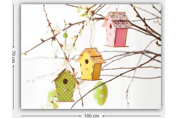 Lerretsbilde 70x100 cm - Fargerike fuglehus hengende i grener med blomster - Grønn / Gul / Rosa - Interiør - Maleri & posters - Lerretsbilder