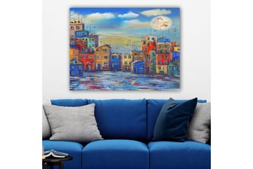 Lerretsbilde 70x100 cm - Fargerike hus i et urbant miljø under en klar himmel med en stor måne - Blå / Rød / Gul - Interiør - Maleri & posters - Lerretsbilder