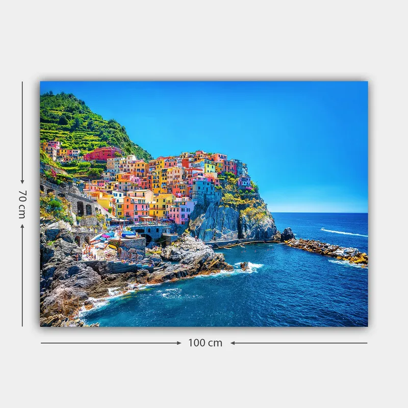 Lerretsbilde 70x100 cm - Fargerike hus som klatrer opp en klippe ved havet - Blå / Gul / Rosa - Interiør - Maleri & posters - Lerretsbilder