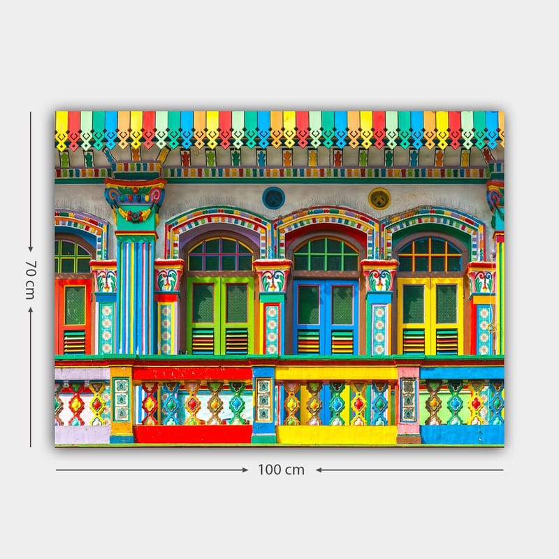 Lerretsbilde 70x100 cm - Fargerike vinduer og dekorasjoner på en bygningsfasade - Rød / Grønn / Gul - Interiør - Maleri & posters - Lerretsbilder