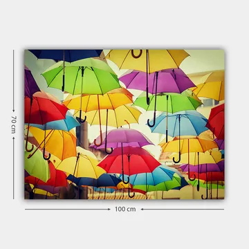 Lerretsbilde 70x100 cm - Fargerike paraplyer som henger i luften skaper en livlig og leken atmosfære - Grønn / Gul / Rød - Interiør - Maleri & posters - Lerretsbilder