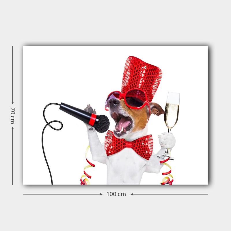 Lerretsbilde 70x100 cm - Festlig hund som synger inn i en mikrofon og holder et champagneglass - Rød / Hvit / Svart - Interiør - Maleri & posters - Lerretsbilder