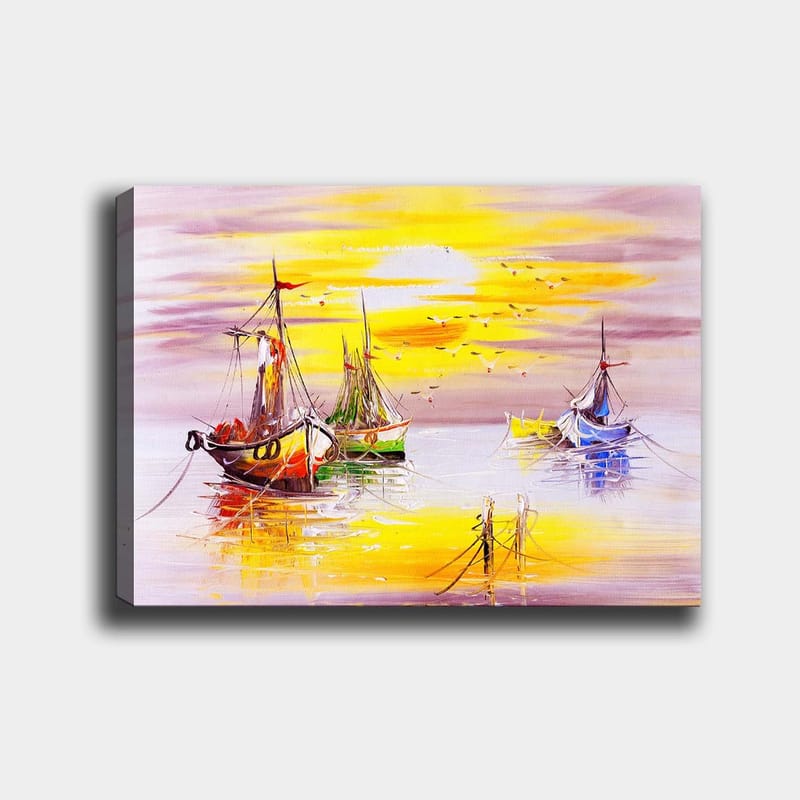 Lerretsbilde 70x100 cm - Flere fargerike båter som ligger stille i en solrik havn, Gul / Grønn / Rød