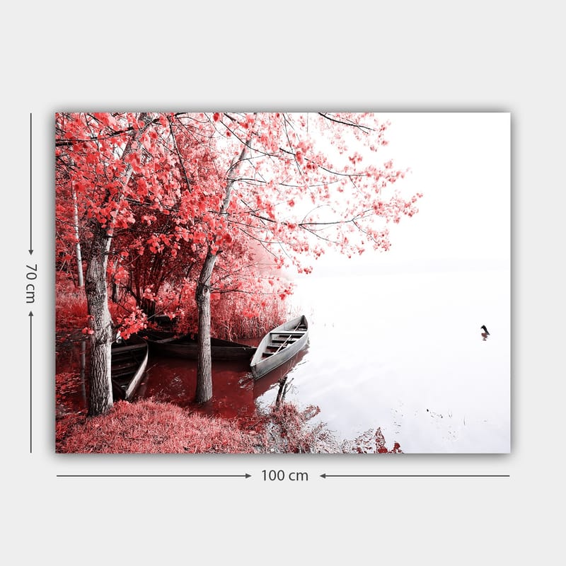 Lerretsbilde 70x100 cm - Fredelig innsjø med to båter omgitt av glitrende røde trær i høstfarger - Rød / Grå - Interiør - Maleri & posters - Lerretsbilder