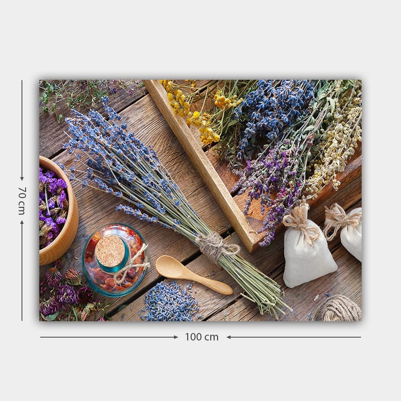 Lerretsbilde 70x100 cm - Fredelig komposisjon av tørkede blomster og urter i forskjellige farger, arrangert på et trebord - Blå / Gul / Lilla - Interiør - Maleri & posters - Lerretsbilder