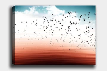 Lerretsbilde 70x100 cm - Fugleflokk som flyr over en stille vannflate i et harmonisk fargevalg - Blå / Korallrød - Interiør - Maleri & posters - Lerretsbilder