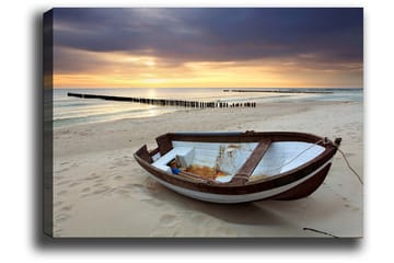 Lerretsbilde 70x100 cm - Gammel båt på en strand ved solnedgang - Brun / Blå / Hvit - Interiør - Maleri & posters - Lerretsbilder