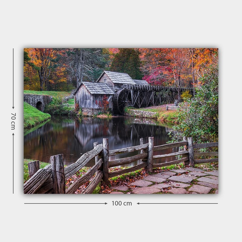 Lerretsbilde 70x100 cm - Gammel mølle ved en speilblank innsjø omgitt av høstfarger - Rød / Grønn / Brun - Interiør - Maleri & posters - Lerretsbilder