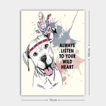 Lerretsbilde 70x100 cm - Glad hund med fjær og et bånd rundt hodet som oppmuntrer deg til å lytte til ditt ville hjerte - Hvit / Rød / Blå - Interiør - Maleri & posters - Lerretsbilder