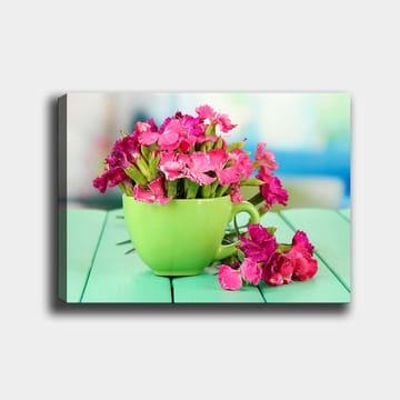 Lerretsbilde 70x100 cm - Grønn kopp fylt med rosa blomster - Grønn / Rosa - Interiør - Maleri & posters - Lerretsbilder