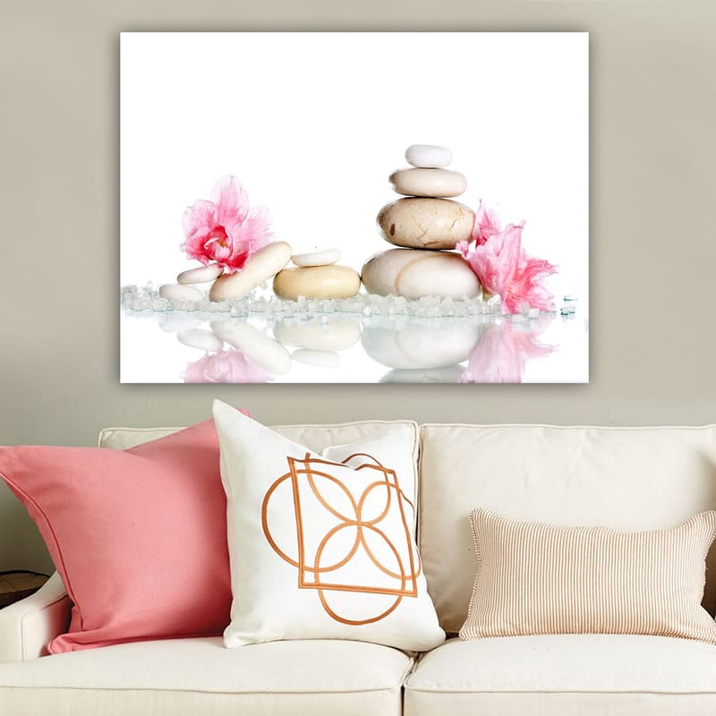 Lerretsbilde 70x100 cm - Harmonisk komposisjon av steiner og rosa blomster som symboliserer ro og balanse - Rosa / Beige / Hvit - Interiør - Maleri & posters - Lerretsbilder