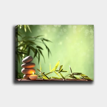 Lerretsbilde 70x100 cm - Harmonisk komposisjon med stablede steiner, et stearinlys og bambus som symboliserer ro og balanse - Grønn / Grå / Beige - Interiør - Maleri & posters - Lerretsbilder