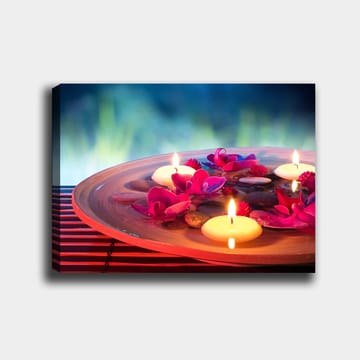 Lerretsbilde 70x100 cm - Harmonisk skål med flytende blomster og lys som skaper en fredelig atmosfære - Rosa / Hvit / Brun - Interiør - Maleri & posters - Lerretsbilder