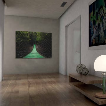 Lerretsbilde 70x100 cm - Hengebro som strekker seg gjennom en frodig skog - Grønn / Svart - Interiør - Maleri & posters - Lerretsbilder