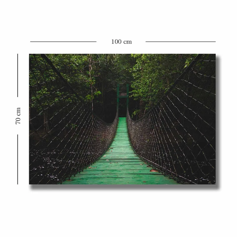 Lerretsbilde 70x100 cm - Hengebro som strekker seg gjennom en frodig skog - Grønn / Svart - Interiør - Maleri & posters - Lerretsbilder