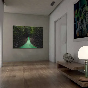 Lerretsbilde 70x100 cm - Hengebro som strekker seg gjennom en frodig skog - Grønn / Svart - Interiør - Maleri & posters - Lerretsbilder