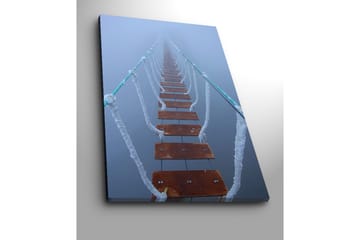 Lerretsbilde 70x100 cm - Hengebro som strekker seg gjennom tåken og skaper en mystisk og fjern følelse - Mørk brun / Hvit / Lys blå - Interiør - Maleri & posters - Lerretsbilder