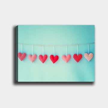 Lerretsbilde 70x100 cm - Hengende hjerter i forskjellige mønstre og nyanser av rødt - Rød / Lyseblå / Hvit - Interiør - Maleri & posters - Lerretsbilder