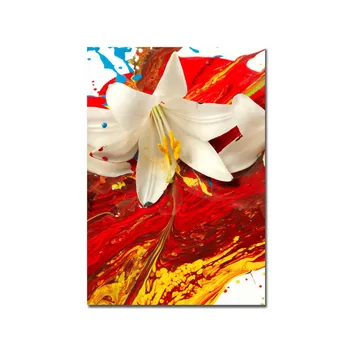 Lerretsbilde 70x100 cm - Hvit lilje som står frem mot en bakgrunn av intense røde og gule farger - Rød / Gul / Hvit - Interiør - Maleri & posters - Lerretsbilder
